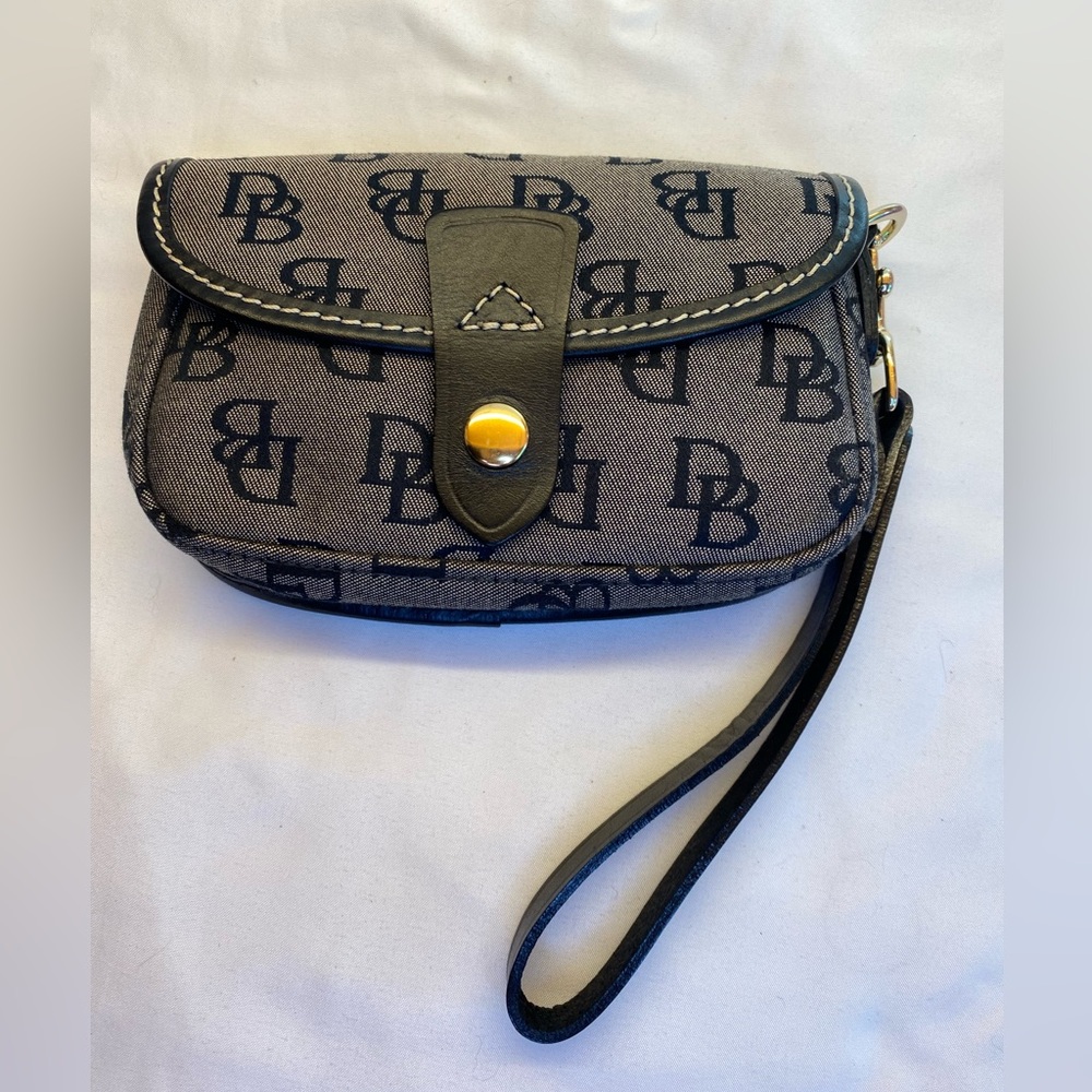 Dooney & Bourke wristlet